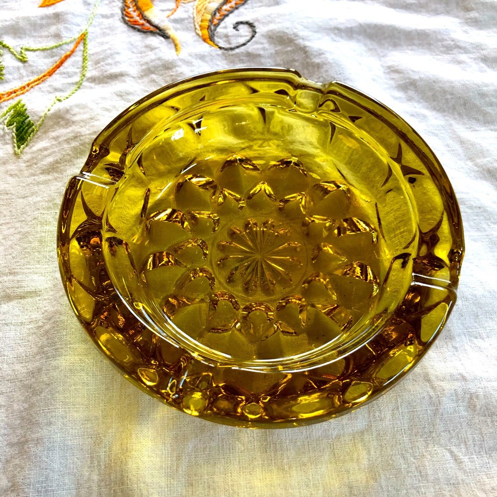 Vintage 50's Honey Amber Star Pattern Heavyweight Ashtray. 6.5"W x 1.5"H